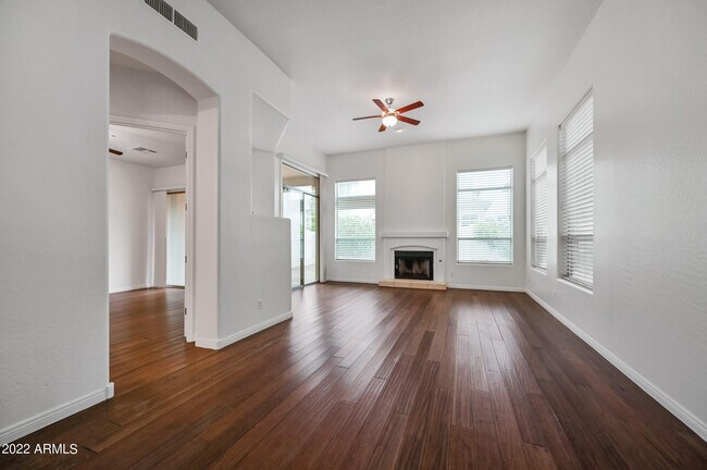 Building Photo - 7260 E Vaquero Dr