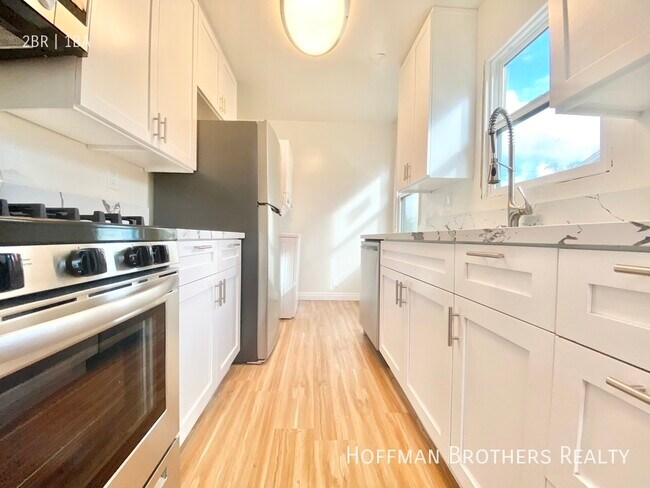Foto del edificio - 15042 Dickens St Sherman Oaks, CA 91403