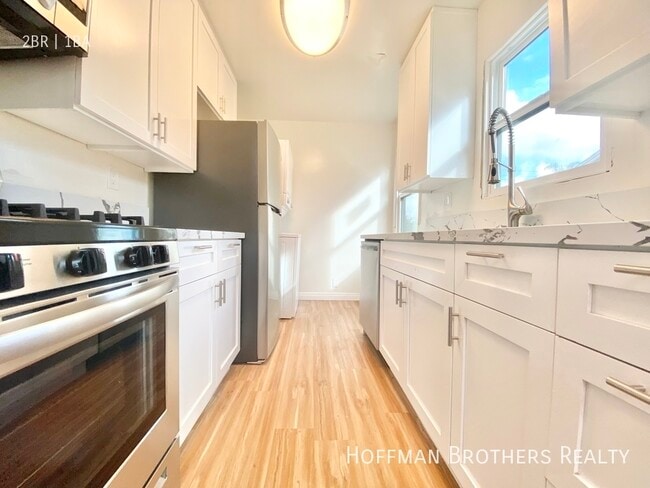 Building Photo - 15042 Dickens St Sherman Oaks, CA 91403