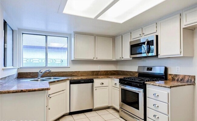 Building Photo - 3100 N Tenaya Wy