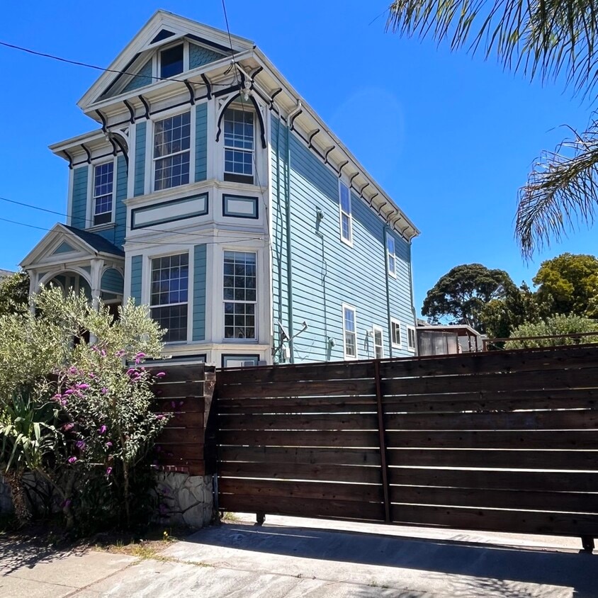 Primary Photo - 1622 center st