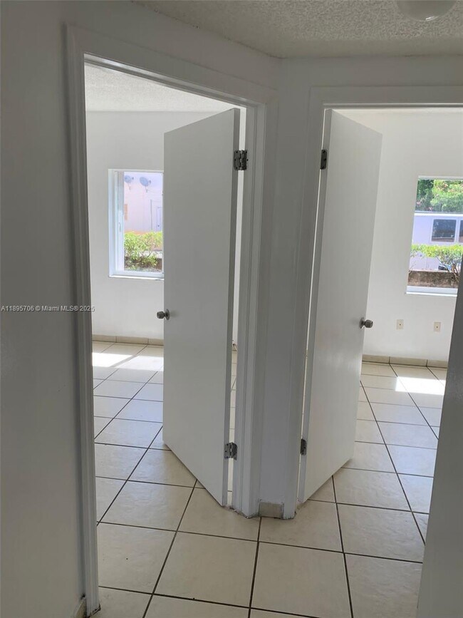 Foto del edificio - 452 SW 10th St