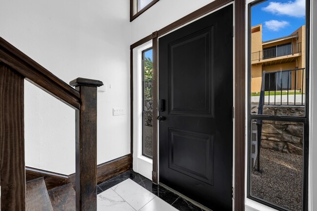 Building Photo - 402 Hi Stirrup