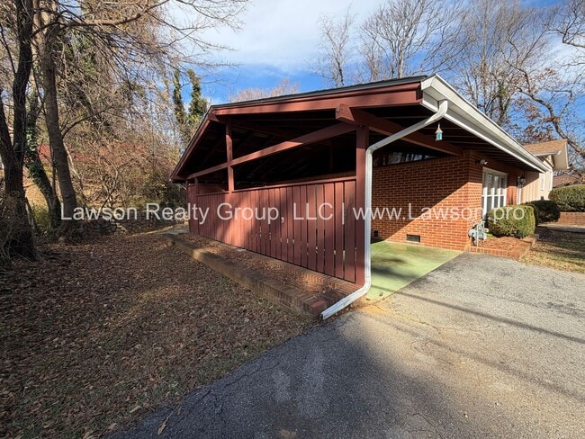 Building Photo - Beautiful Mid Century Modern Grandin Road Home