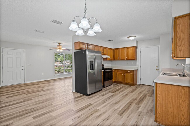 Foto del edificio - 22710 Mattingly St