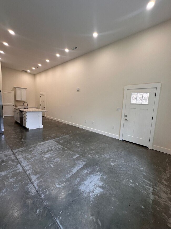 Foto del edificio - Basement Apartment 1BR/1BA New build in Cl...