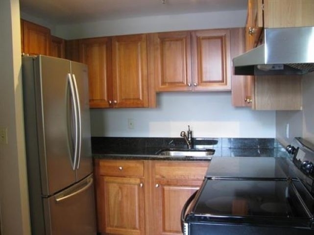 Building Photo - 335 Cypress St