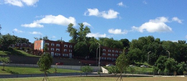 The Bluffs At Brush Creek Apartments Kansas City Mo Bluffs At Brush Creek The