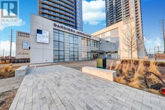 Photo du bâtiment - 3700-3700 Hwy 7