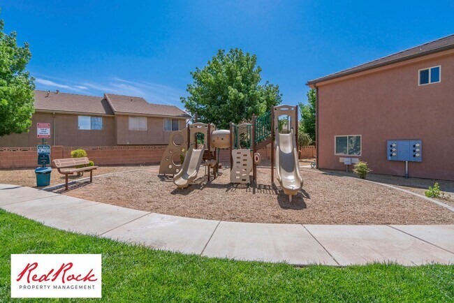 Building Photo - Dog Friendly 4 Bedroom Townhome. $200 First Full Month's Rent!