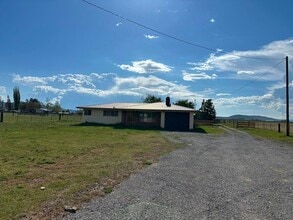 Building Photo - 10680 OR-39