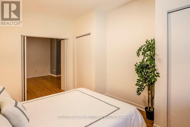 Building Photo - 821 Gladstone Ave