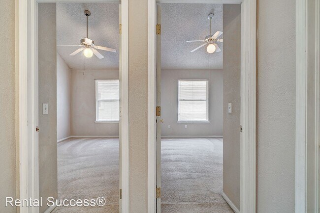 Building Photo - 3 br, 2 bath House - 12284 Red Sun Drive