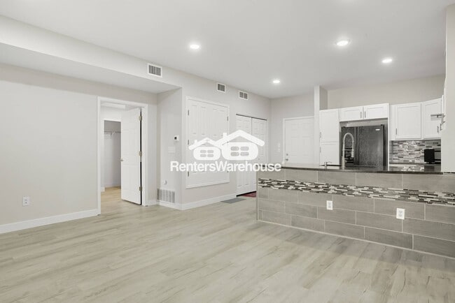 Building Photo - 18741 E Water Dr