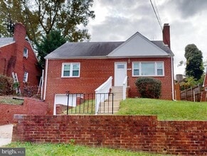 Building Photo - 3507 27th Ave