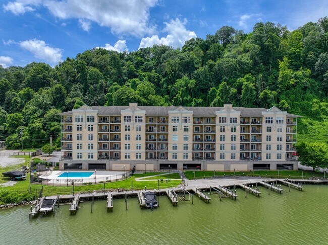 Building Photo - **Stunning Waterfront Condo in Downtown Knoxville**  2 Bedroom, 2 bath Fully renovated! Available...