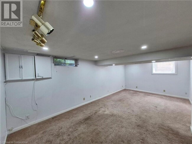 Building Photo - 37 Montcalm Dr