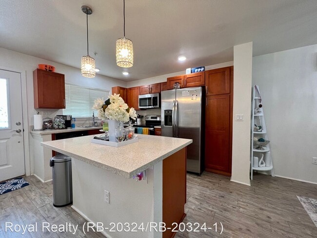Building Photo - 3 br, 2.5 bath House - 724 Kakala St. #1901