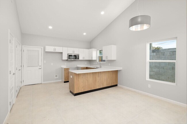 Building Photo - 2600 Brownjay Rd