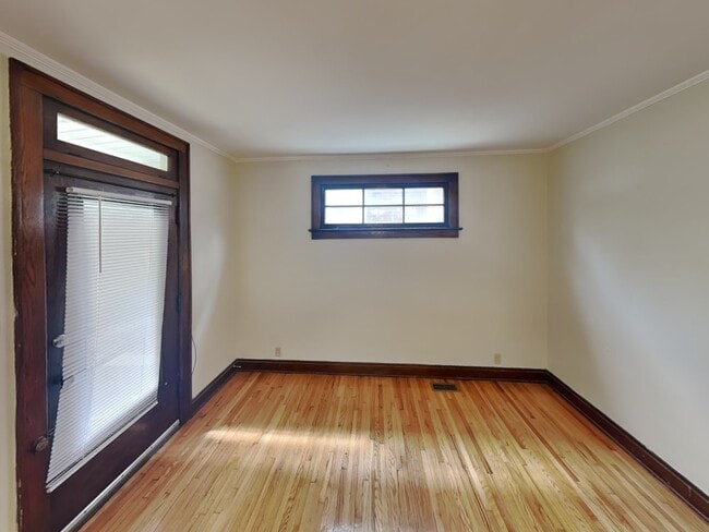 Building Photo - 125 W Oakland Ave