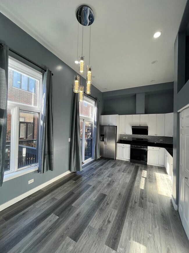 Building Photo - 3533 W 38th St