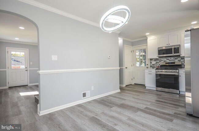 Building Photo - 2800 63rd Pl