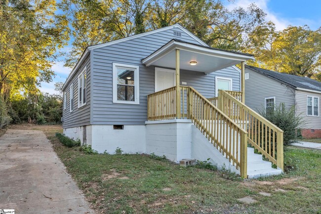 Building Photo - 528 Salem St