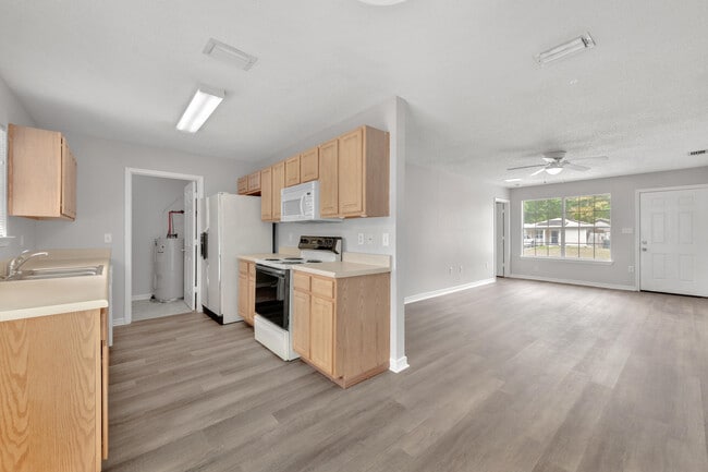 Building Photo - 6042 Queen St