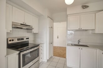 Building Photo - 3555 Chem. de la Côte-des-Neiges