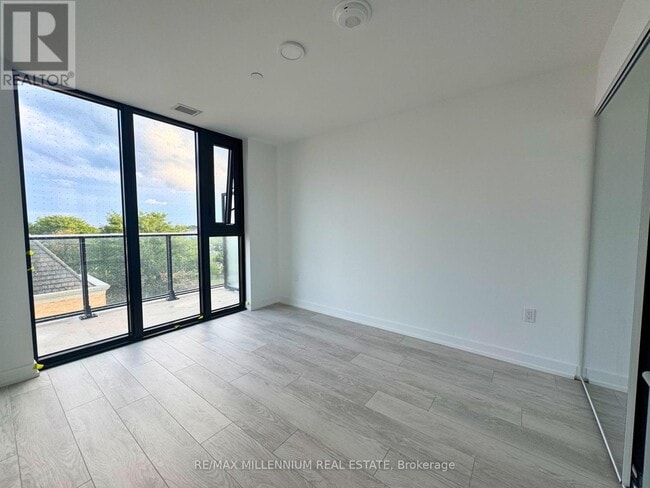 Building Photo - 801 The Queensway