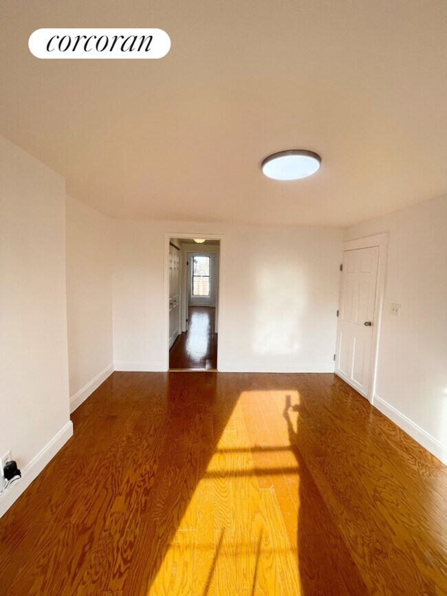 Foto del edificio - 8 Monroe St