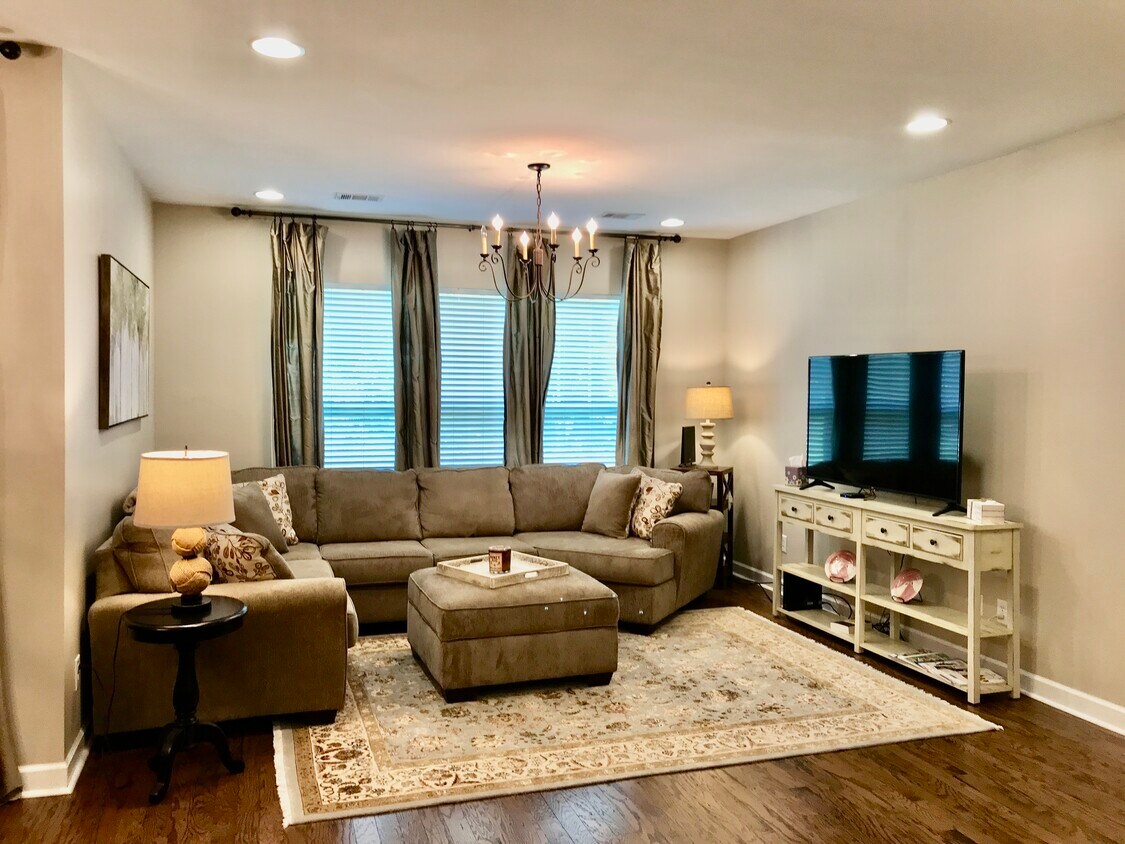 Foto principal - 7802 Kemberton Dr W