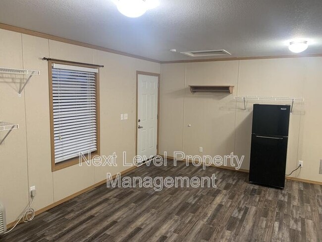 Building Photo - 103 Spring Creek Dr