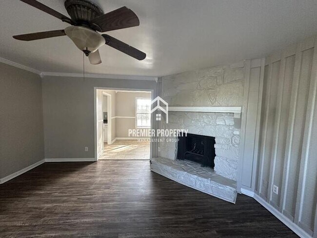 Foto del edificio - 6459 Freelark Ln