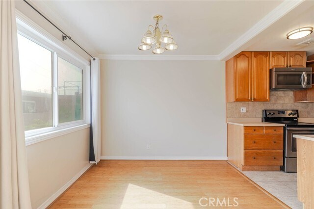 Foto del edificio - 1344 N Martel Ave