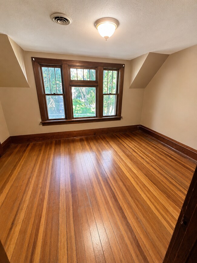 Foto del edificio - 223 Highland Ave