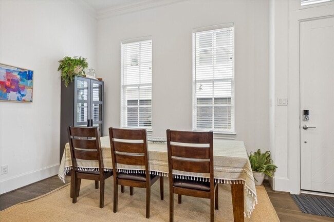 Building Photo - 3302 W 12th St