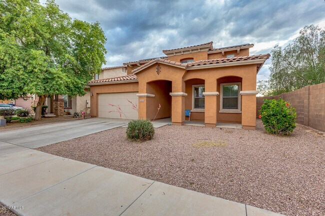Foto del edificio - Charming 5 Bed 3 Bath Tolleson Home with S...