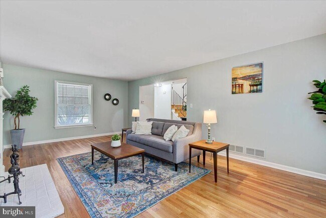 Building Photo - 1007 Arcola Ave