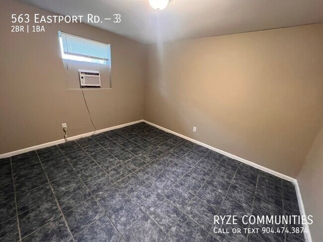 Foto del edificio - 563 Eastport Rd