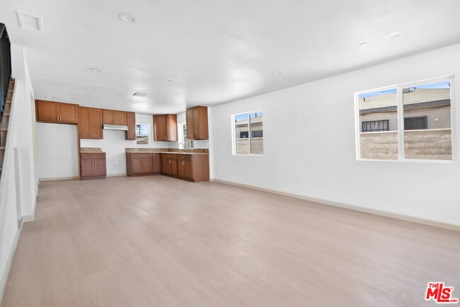 Building Photo - 1120 W 110th St