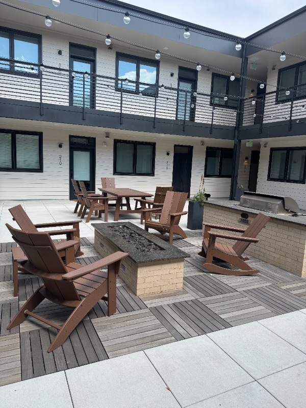 Foto del edificio - 2120 N Downing St