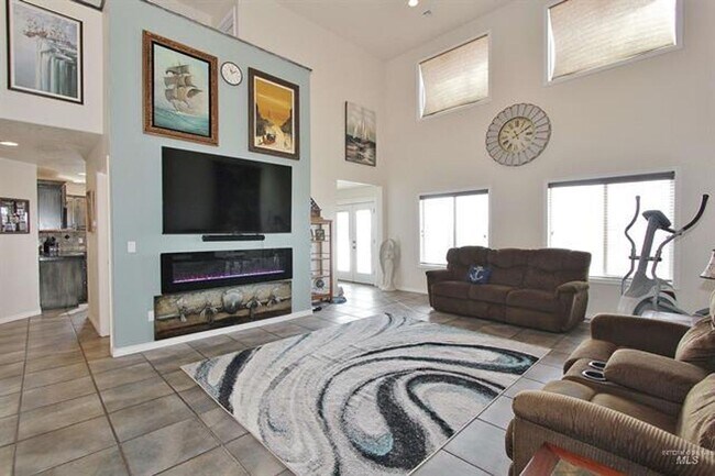 Building Photo - 5 br, 3.5 bath House - 11395 W. Kiplinng