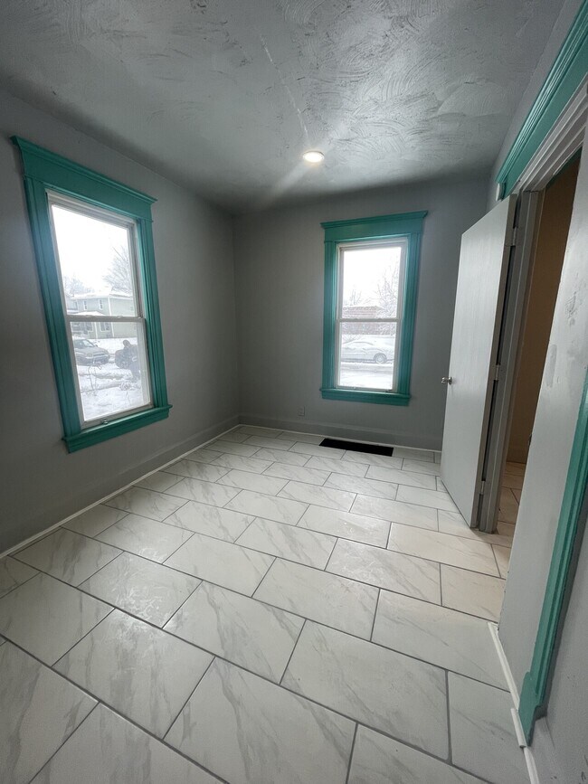 Building Photo - 739 Sherman Ave