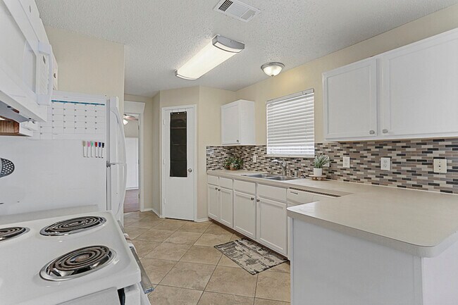 Building Photo - 8101 Gardengate Ct