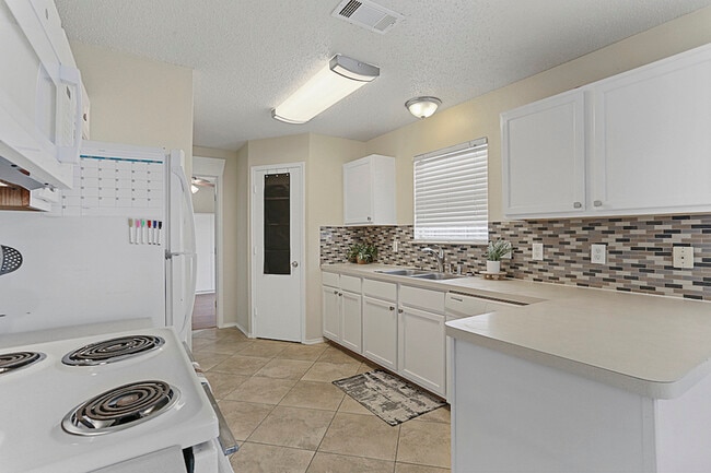 Building Photo - 8115 Gardengate Court