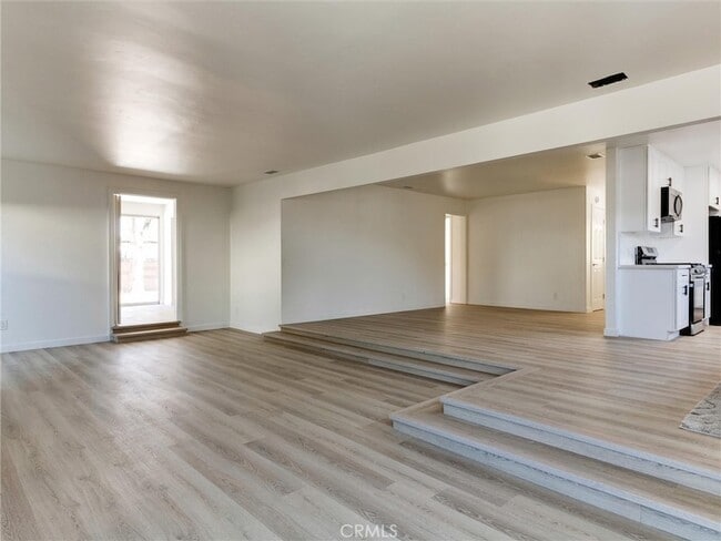 Foto del edificio - 21443 Verne Ave
