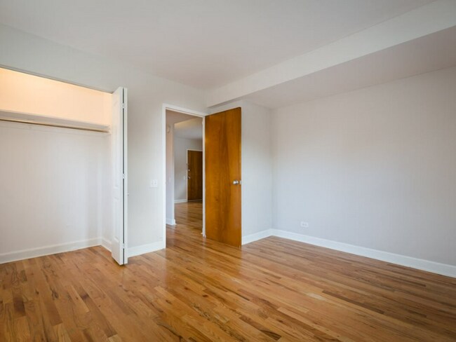 Foto del edificio - 2104 W Foster Ave