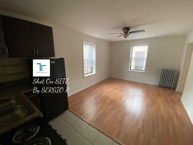 Foto del edificio - 3931 N Clarendon Ave