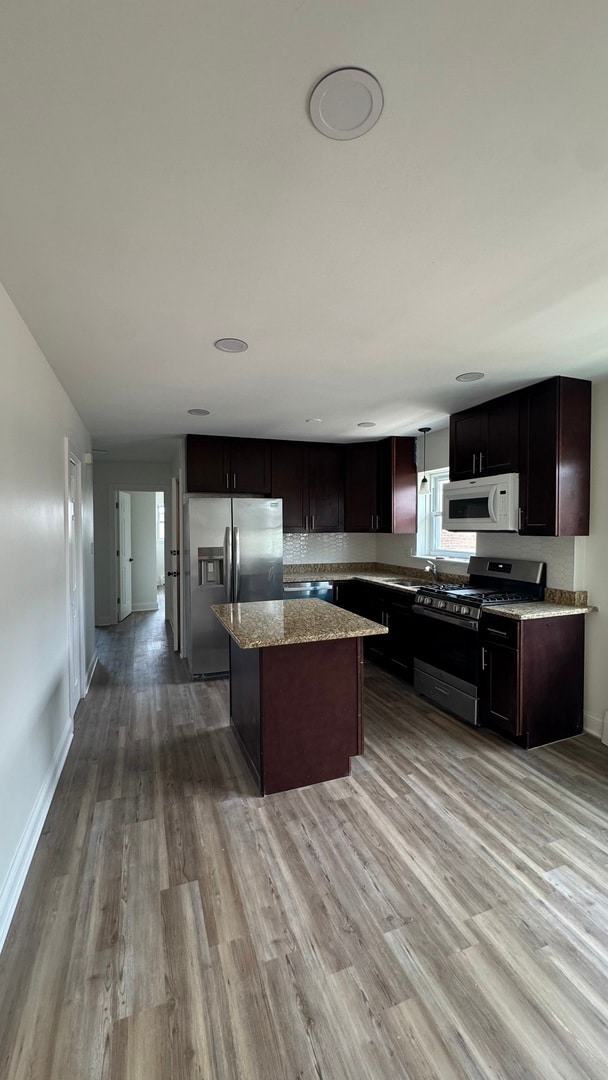 Foto del edificio - 8161 Enger Ln